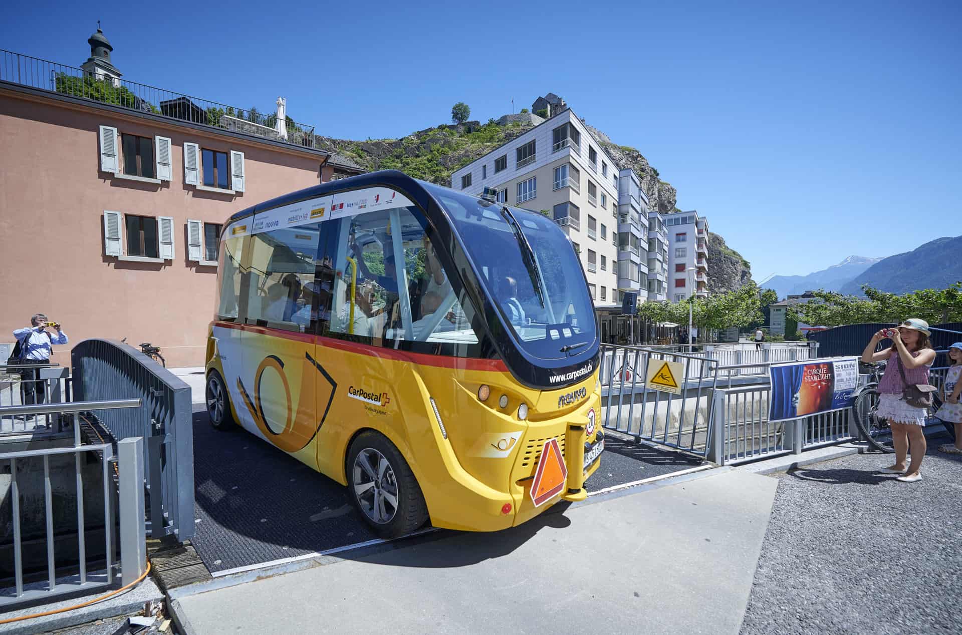 Sion, le 23 juin 2016, Test des véhicules autonomes de la poste en ville de Sion et situation réelle © sedrik nemeth